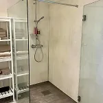 2 Bedrooms Close To Centre With Free Parking - Perfect For Ons דירה *