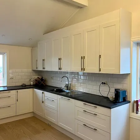 2 Bedrooms Close To Centre With Free Parking - Perfect For Ons Lejlighed *