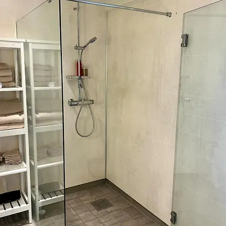 2 Bedrooms Close To Centre With Free Parking - Perfect For Ons Lejlighed *