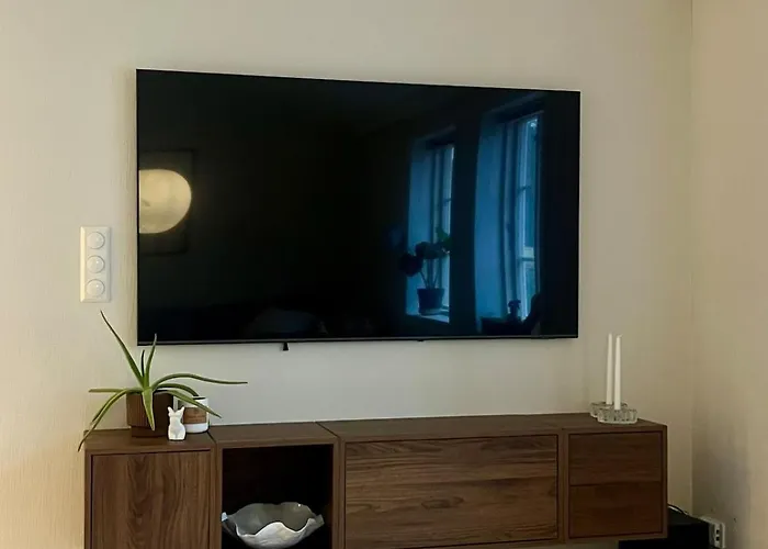 Lejlighed 2 Bedrooms Close To Centre With Free Parking - Perfect For Ons *