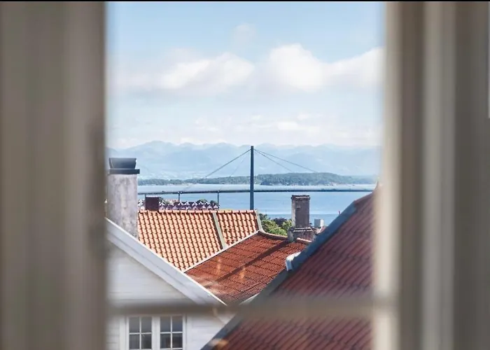 2 Bedrooms Close To Centre With Free Parking - Perfect For Ons Lejlighed